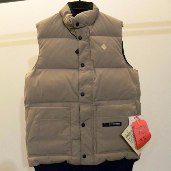 Canada Goose Other - Canada Goose 4125M R Men's Freestyle Vest - Tan